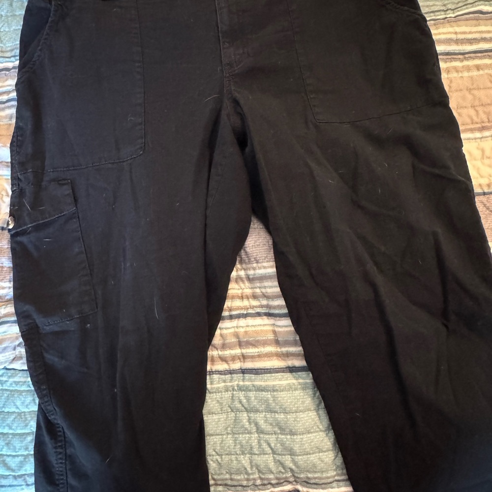 Sonoma Classic Black Capri with cargo pocket